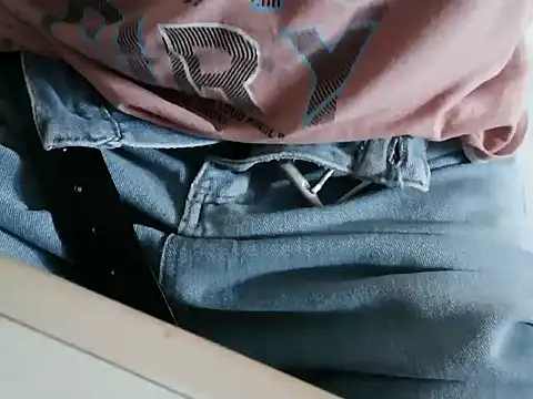 XiaoGuoGuo284512 online show from 10/29/25, 03:42