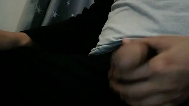 XiaoGuoGuo284512 online show from 01/12/26, 05:01