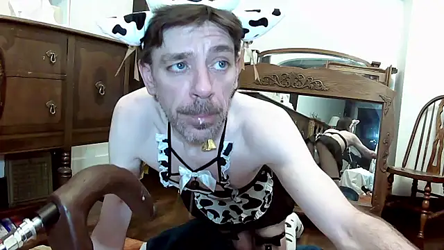 Snapshot of MaxJr8008 chatting on 09/17/25, 06:48 MaxJr8008 online show from 09/17/25, 06:48