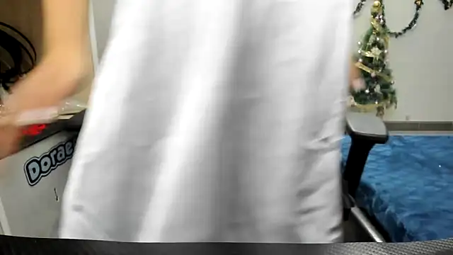 Snapshot of Hotqueensex chatting on 12/16/25, 02:49 Hotqueensex online show from 12/16/25, 02:49