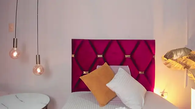 LaraGoldd online show from 09/16/25, 12:44