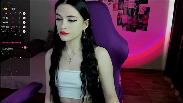 Snapshot of Molly_Crystall chatting on 03/07/25, 02:36 Molly Crystall online show from 03/07/25, 02:36