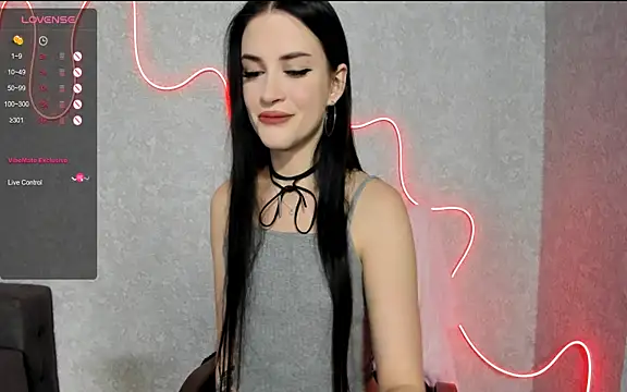 Snapshot of Molly_Crystall chatting on 10/20/25, 04:02 Molly Crystall online show from 10/20/25, 04:02