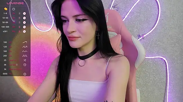 Snapshot of Molly_Crystall chatting on 07/17/26, 04:19 Molly Crystall online show from 07/17/26, 04:19