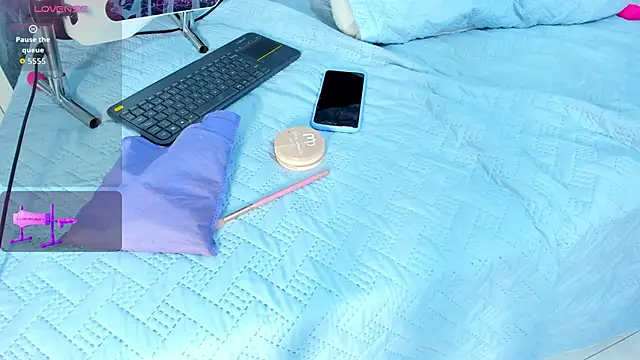 JulietaKane online show from 10/25/25, 05:04