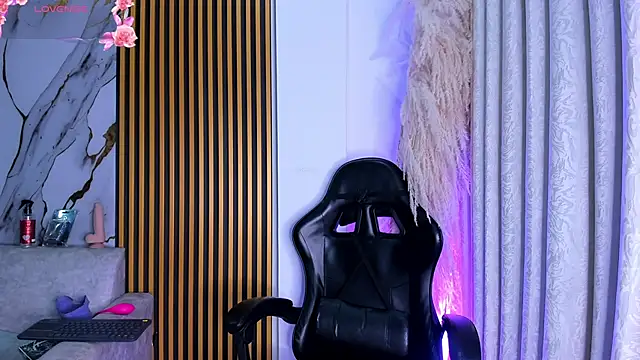 JulietaKane online show from 11/25/25, 05:40