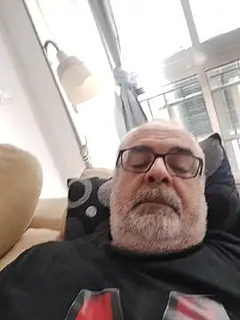 Satiro Sevilla online show from 12/04/25, 02:48