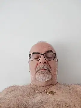 Snapshot of Satiro_Sevilla chatting on 04/19/26, 02:16 Satiro Sevilla online show from 04/19/26, 02:16