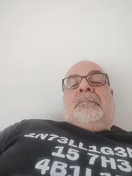 Snapshot of Satiro_Sevilla chatting on 05/13/26, 02:47 Satiro Sevilla online show from 05/13/26, 02:47