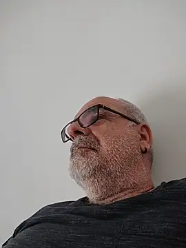 Snapshot of Satiro_Sevilla chatting on 05/15/26, 04:25 Satiro Sevilla online show from 05/15/26, 04:25