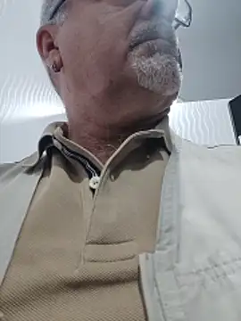 Snapshot of Satiro_Sevilla chatting on 05/17/26, 10:55 Satiro Sevilla online show from 05/17/26, 10:55