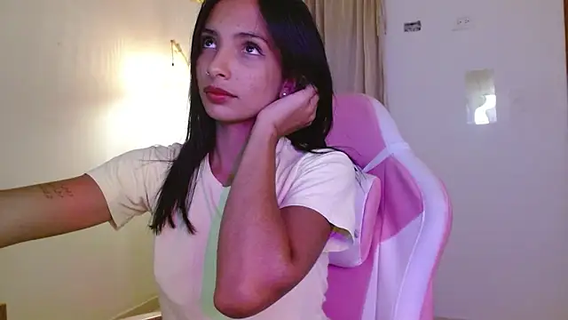 AnnitaSerna  online show from 04/11/26, 03:44