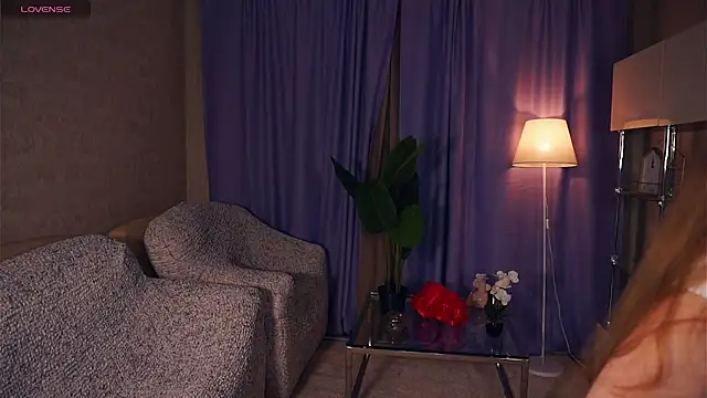 EsmaCarll online show from 01/10/25, 08:15