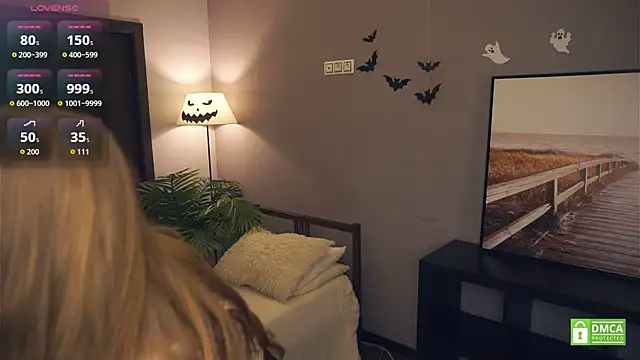 EsmaCarll online show from 11/25/25, 08:31