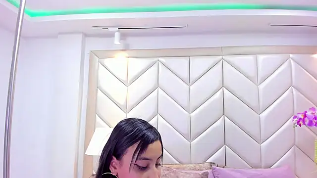 NairobiLee online show from 02/04/25, 03:04