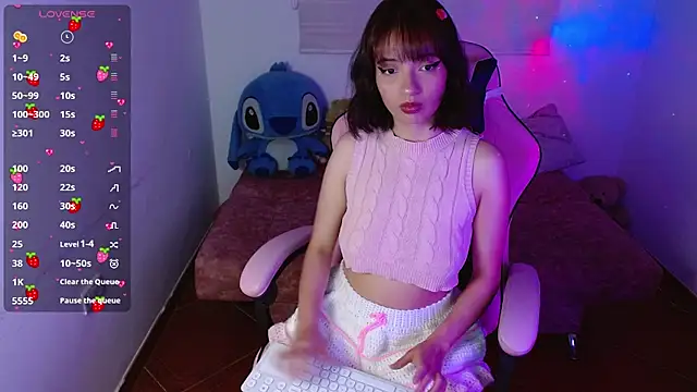 Snapshot of evie_cloud chatting on 02/14/25, 01:02 evie cloud online show from 02/14/25, 01:02