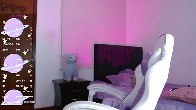 Snapshot of evie_cloud chatting on 11/11/25, 11:16 evie cloud online show from 11/11/25, 11:16