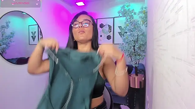 Tiara rr online show from 03/31/26, 03:52