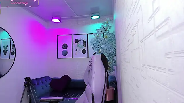 Tiara rr online show from 04/15/26, 03:24