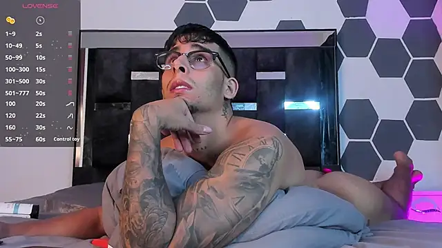 iamcamiloo  online show from 02/04/25, 06:36