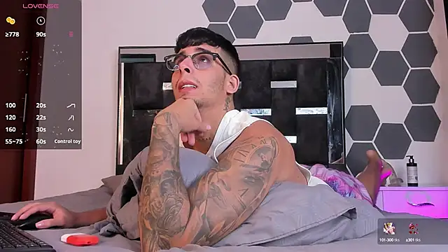 iamcamiloo  online show from 02/06/25, 02:44