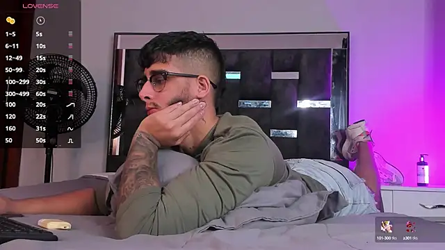 iamcamiloo  online show from 02/19/25, 03:06