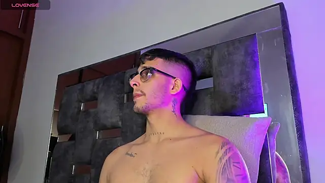 iamcamiloo  online show from 03/19/25, 06:57