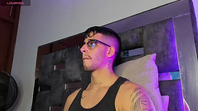 iamcamiloo  online show from 03/20/25, 12:51