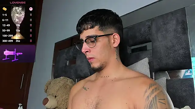 iamcamiloo  online show from 10/31/25, 05:41