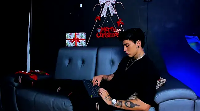 Snapshot of JUSTIN_FULLER1 chatting on 12/11/24, 12:55 JUSTIN FULLER1 online show from 12/11/24, 12:55