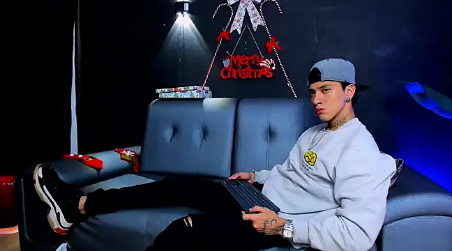 Snapshot of JUSTIN_FULLER1 chatting on 12/13/24, 01:55 JUSTIN FULLER1 online show from 12/13/24, 01:55