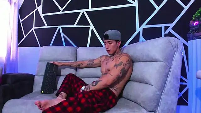 Snapshot of JUSTIN_FULLER1 chatting on 02/01/25, 05:37 JUSTIN FULLER1 online show from 02/01/25, 05:37