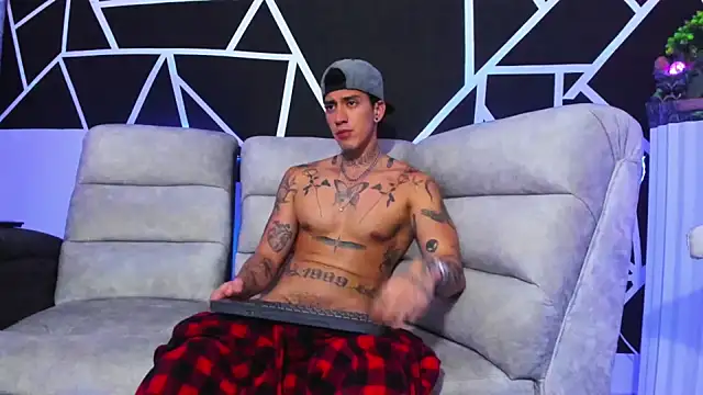 Snapshot of JUSTIN_FULLER1 chatting on 02/01/25, 10:55 JUSTIN FULLER1 online show from 02/01/25, 10:55