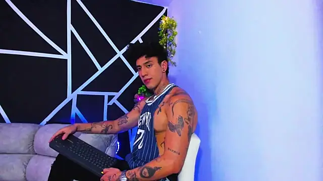 JUSTIN FULLER1 online show from 02/02/25, 08:30