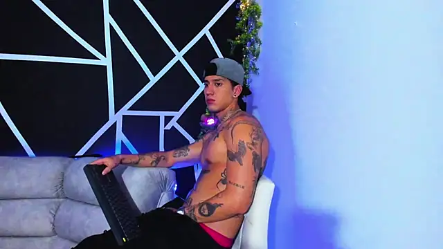 Snapshot of JUSTIN_FULLER1 chatting on 02/02/25, 11:32 JUSTIN FULLER1 online show from 02/02/25, 11:32