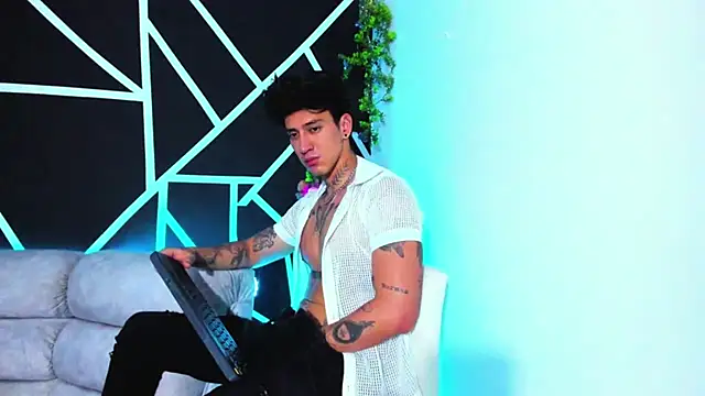 Snapshot of JUSTIN_FULLER1 chatting on 02/07/25, 12:42 JUSTIN FULLER1 online show from 02/07/25, 12:42