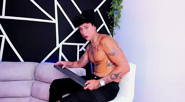 Snapshot of JUSTIN_FULLER1 chatting on 02/12/25, 04:44 JUSTIN FULLER1 online show from 02/12/25, 04:44