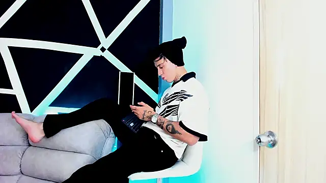 JUSTIN FULLER1 online show from 09/11/25, 07:03