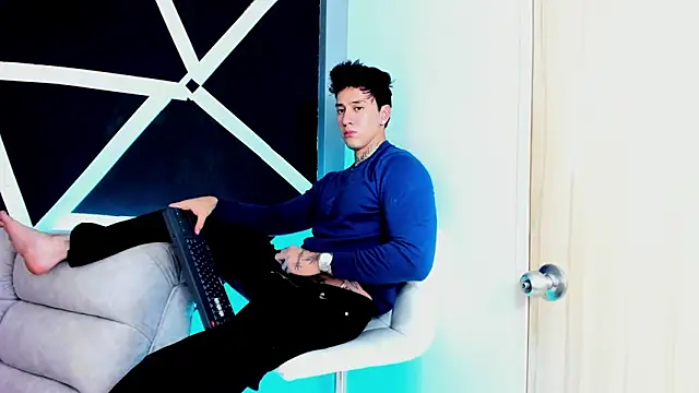 Snapshot of JUSTIN_FULLER1 chatting on 09/19/25, 07:03 JUSTIN FULLER1 online show from 09/19/25, 07:03