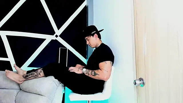 Snapshot of JUSTIN_FULLER1 chatting on 10/18/25, 07:14 JUSTIN FULLER1 online show from 10/18/25, 07:14