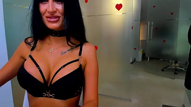 Queenrafaella online show from 07/16/26, 11:16