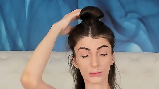 SkinnyDolly online show from 10/04/25, 02:09