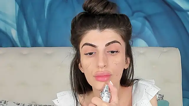 SkinnyDolly online show from 10/15/25, 02:01