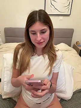 Snapshot of emma05 chatting on 02/05/26, 08:24 emma05 online show from 02/05/26, 08:24