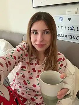 Snapshot of emma05 chatting on 02/08/26, 07:01 emma05 online show from 02/08/26, 07:01