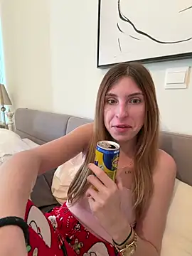 Snapshot of emma05 chatting on 02/25/26, 06:56 emma05 online show from 02/25/26, 06:56