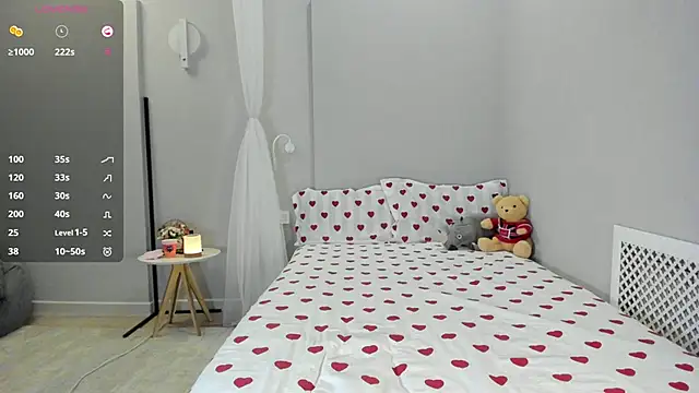 Hensuan online show from 10/23/25, 08:07