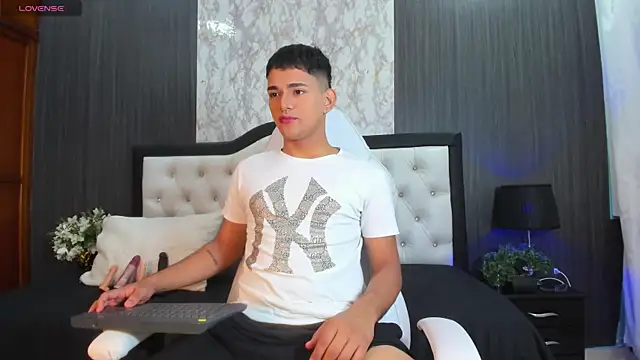 Snapshot of ander_deimond_ chatting on 01/03/25, 01:14 ander deimond online show from 01/03/25, 01:14