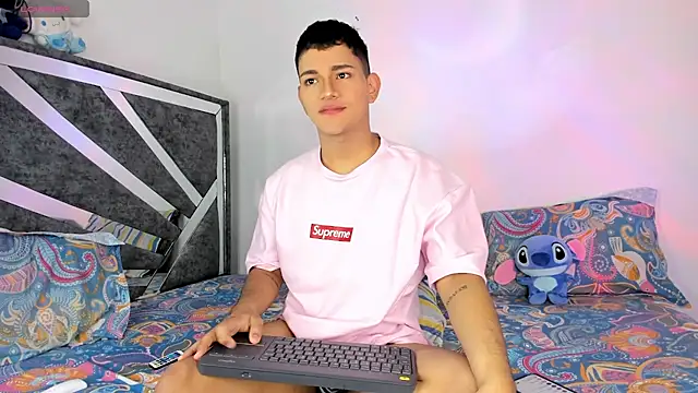 Snapshot of ander_deimond_ chatting on 02/14/25, 02:33 ander deimond online show from 02/14/25, 02:33