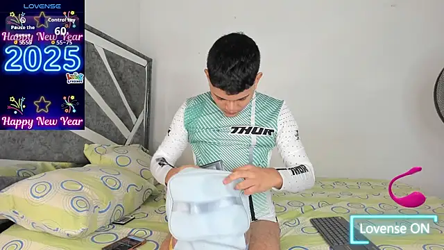 Snapshot of ander_deimond_ chatting on 09/10/25, 01:33 ander deimond online show from 09/10/25, 01:33